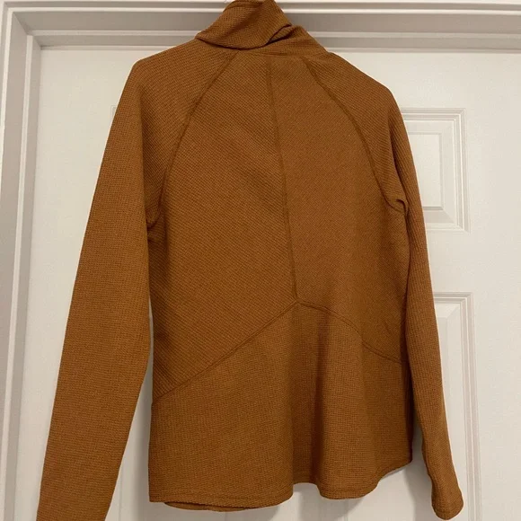 Mustard yellow top - Picture 2 of 3